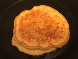 常備食材の小麦粉とスキムミルクで作る「ホットケーキ」