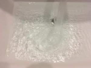 ネクタイをおしゃれ着用洗剤（エマール）で手洗いする方法