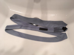 ネクタイをおしゃれ着用洗剤（エマール）で手洗いする方法