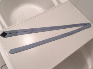 ネクタイをおしゃれ着用洗剤（エマール）で手洗いする方法