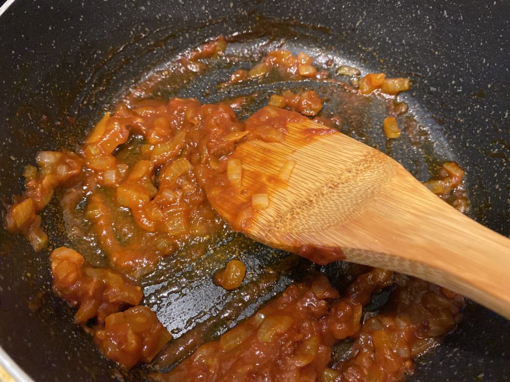 パイシートとパスタソースで作る簡単「ミートパンプキンパイ」