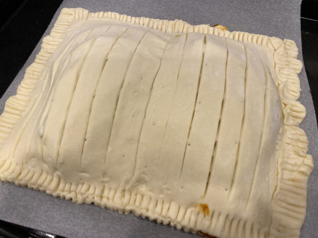 パイシートとパスタソースで作る簡単「ミートパンプキンパイ」