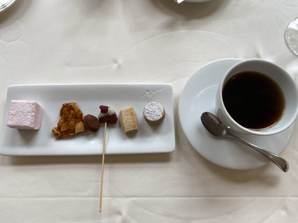 【若松河田から徒歩１分】結婚記念日に「小笠原伯爵邸」で贅沢ランチを堪能しました！