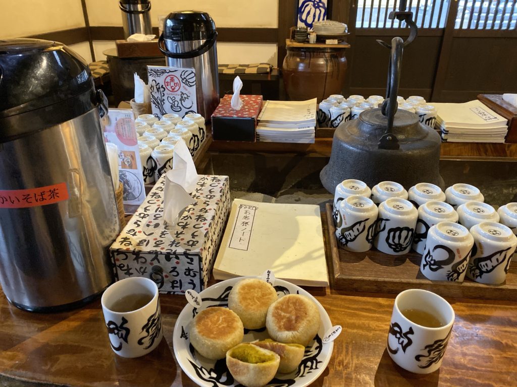 【長野】鬼無里村（きなさむら）の炉端のおやきで有名な「いろは堂」に行って食べてきました！