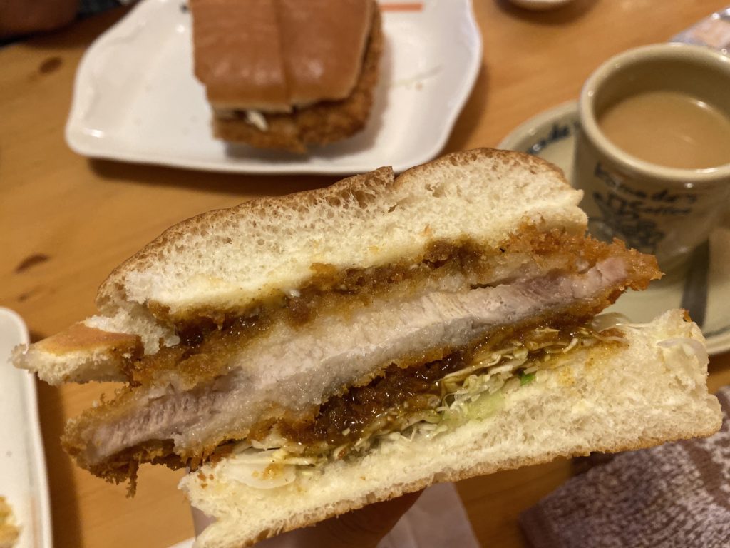 【長野】ボリューミーすぎる実物に写真詐欺！？で有名な「コメダ珈琲」でガッツリ食べてきました！