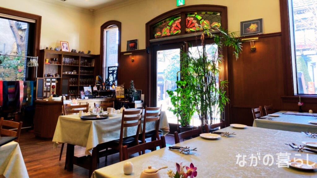 善光寺周辺「楽茶れんが館」店内（ながの暮らし）