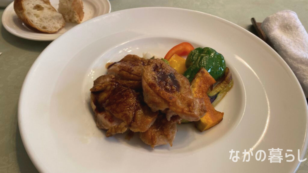 善光寺周辺「楽茶れんが館」信州ハーブ鶏　赤ワインのソース掛け（ながの暮らし）